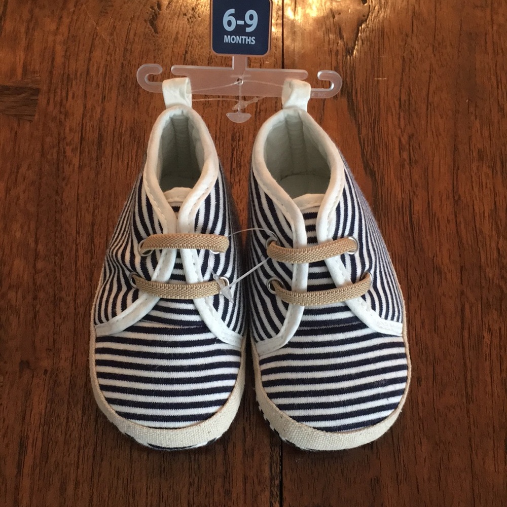 NWT Baby B’gosh booties 6-9 mo